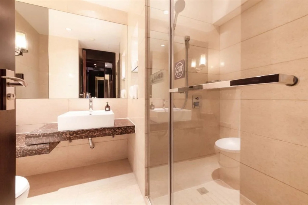 Rezen Kingtown Hotel (Chongqing Guanyinqiao)