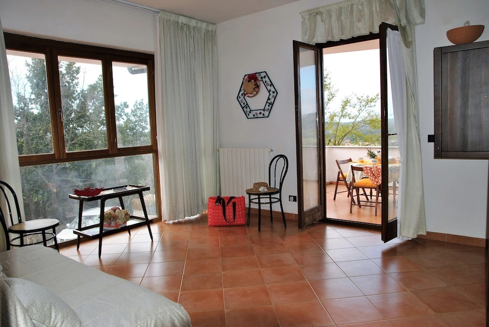 Suite on hill, air-conditioned apartment in villa with outdoor patio