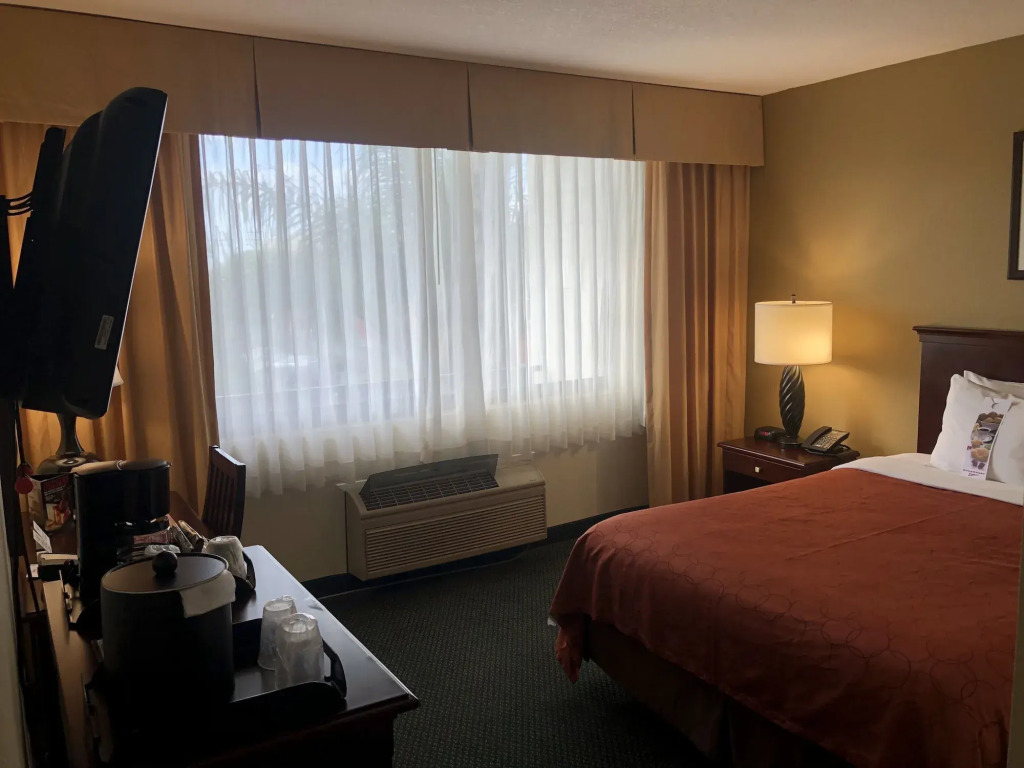 Knotts Hotel