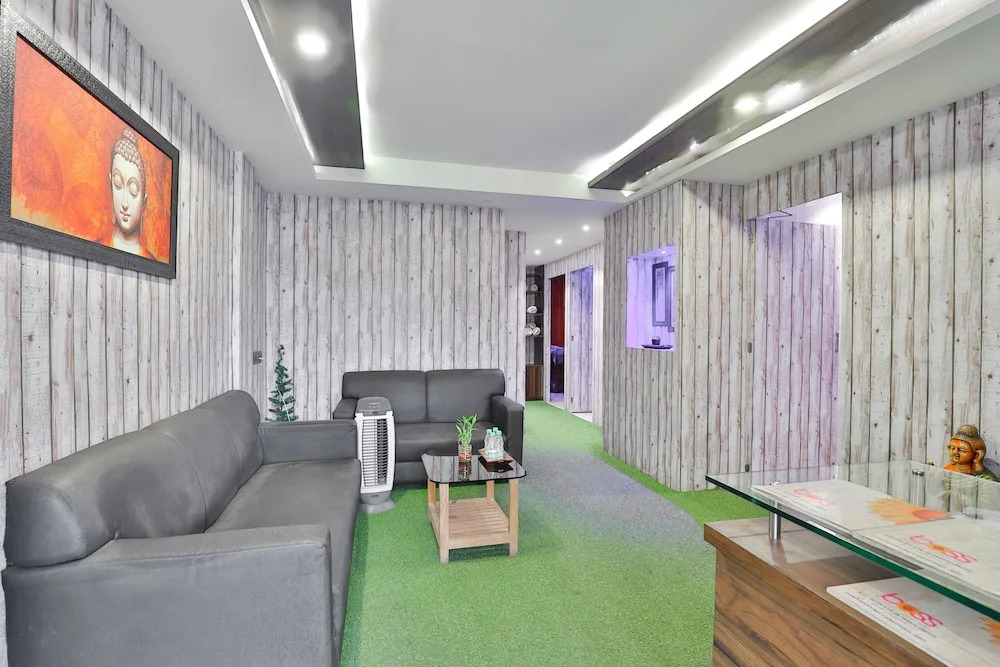OYO 19637 Hotel Mansi Sherotene