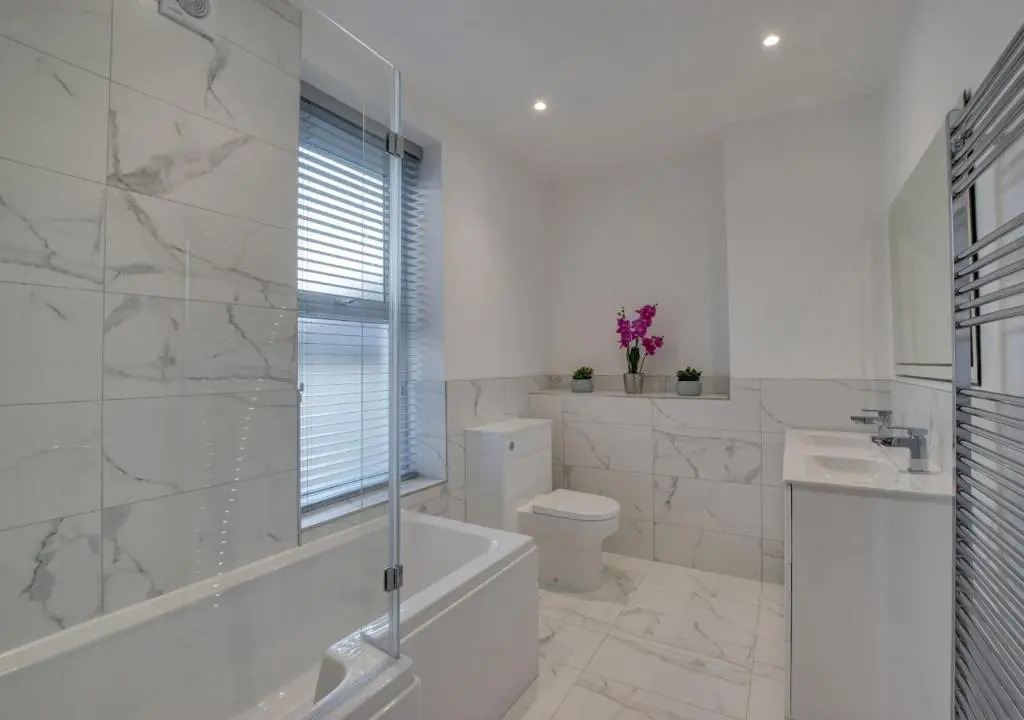 Drws Nesaf Cardiff Townhouse