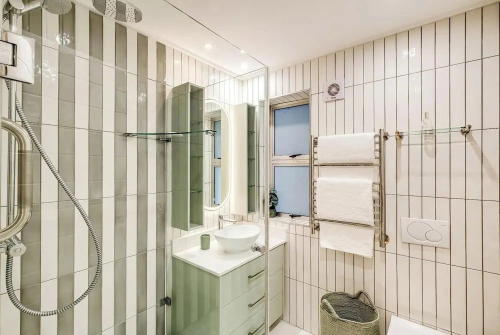 Mouille Point 1 Bed w Sea Views Skyshore Apartment