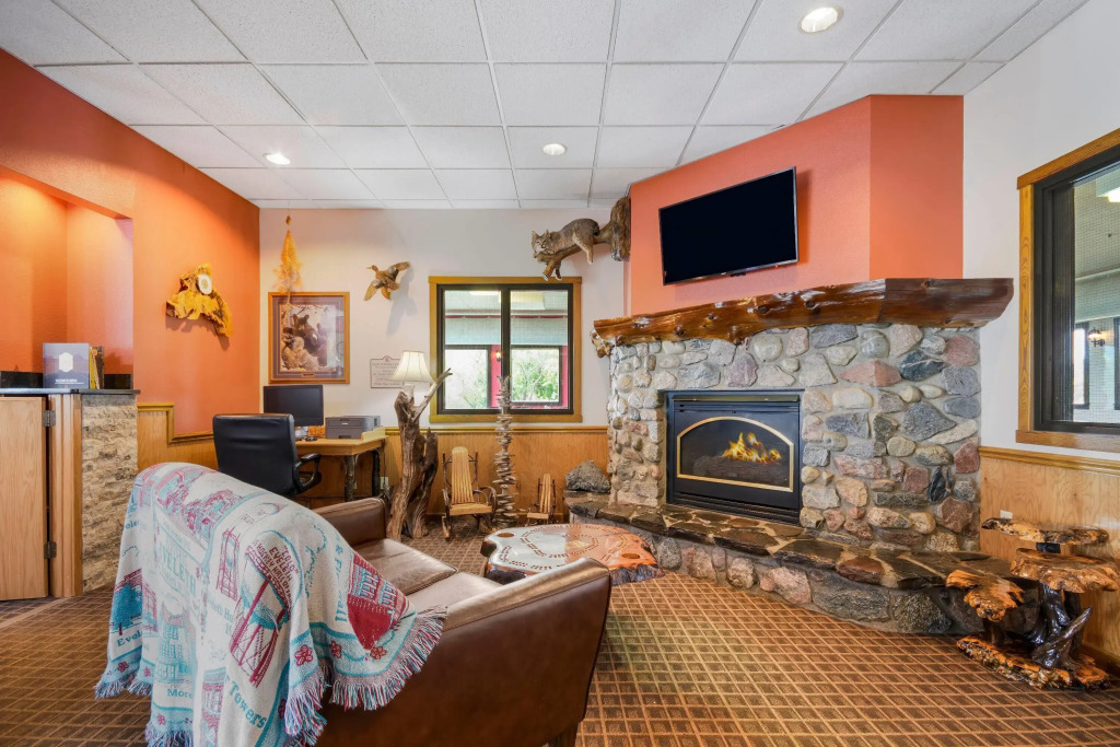 Super 8 by Wyndham Eveleth