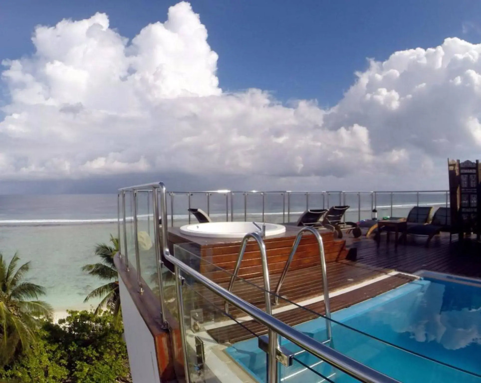 Airport Beach Hotel