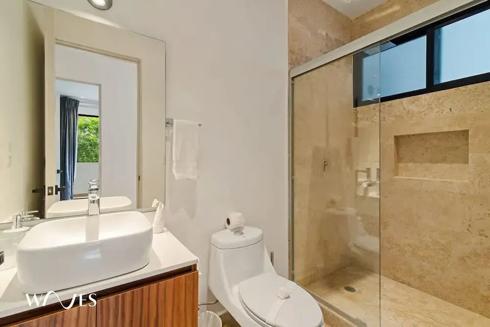 1 Br LX Amenities Prime Location