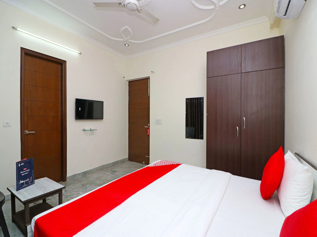 OYO 15736 Little Residency