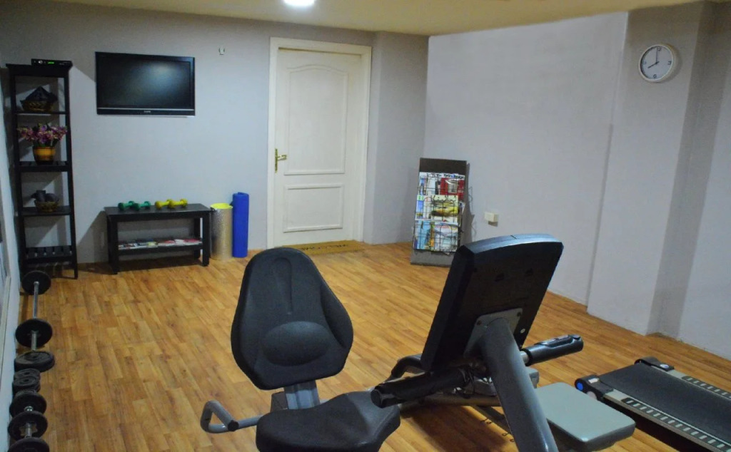 Capri Hotel Suites