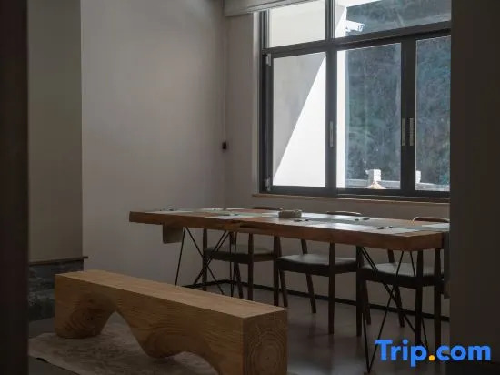 Yue Man · Riverside Homestay (Xiangxi Street Store, Muyu Town, Shennongjia)