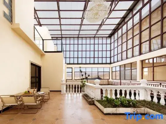 Shangri-La Qibei Homestay (Dukezong Ancient City)