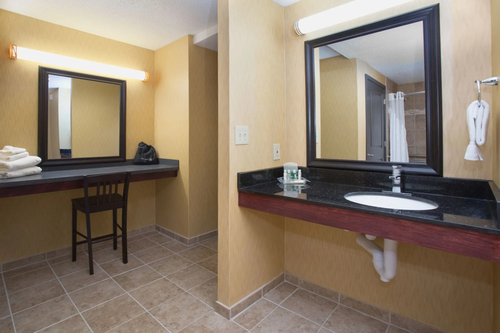 Clarion Hotel Convention Center