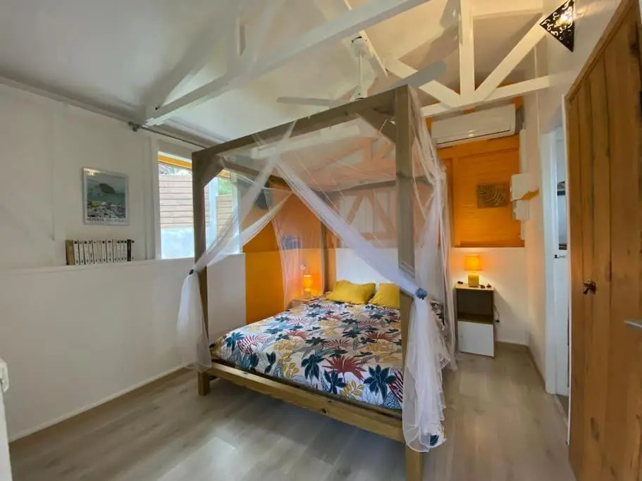 TI SOLEY Bungalow tropical avec piscine, terrasse, clim à Bouillante