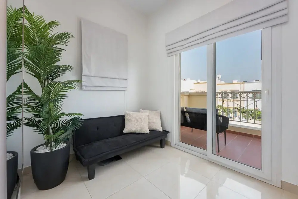 StayShort - Luxurious Spacious 3-Bedroom Villa with Private Pool at Springs 10