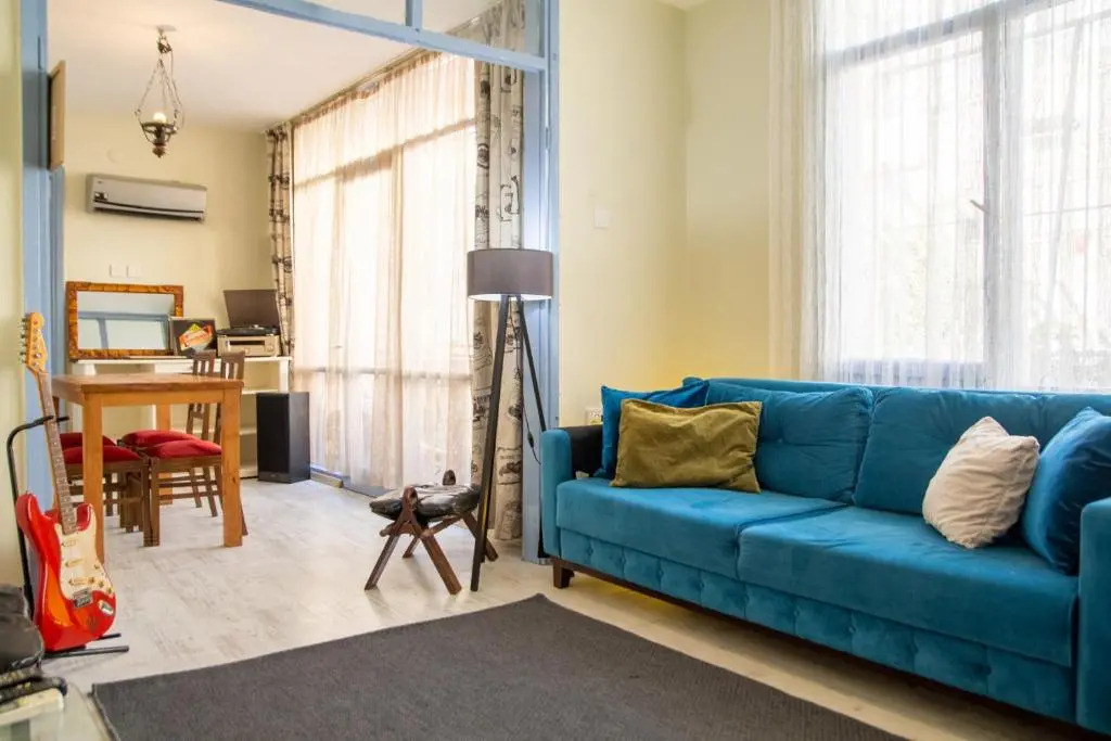Vibrant and Central Flat in Karsiyaka Near Sea