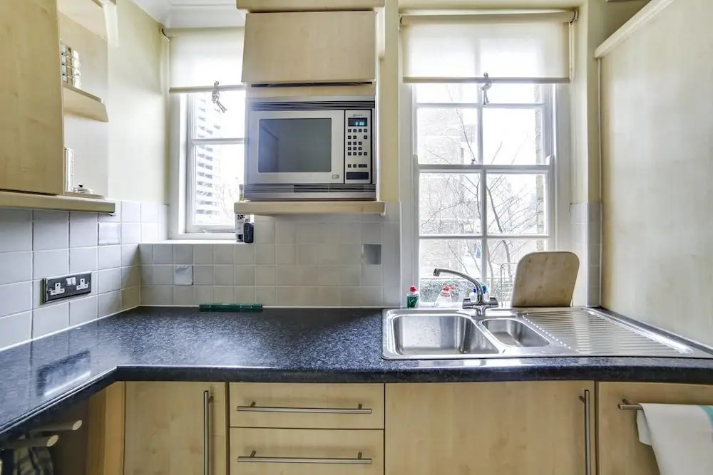 Bright Spacious 2BR Home Near Victoria