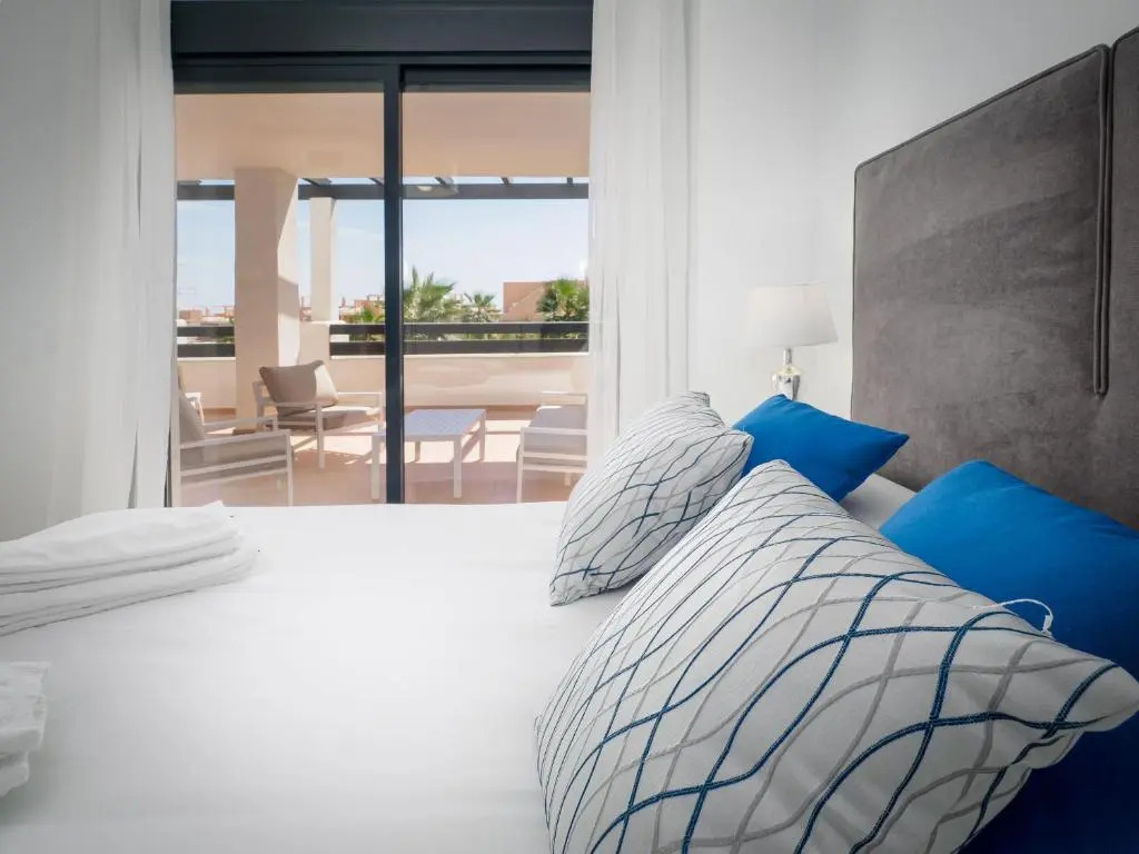 2306 - Brand new apt, walking distance to beach!