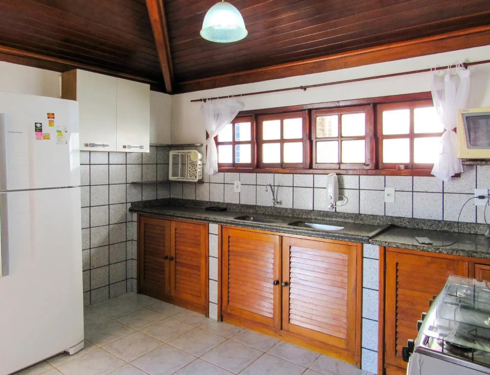 Casa com 4 Suítes, Piscina, Área Gourmet e Wifi