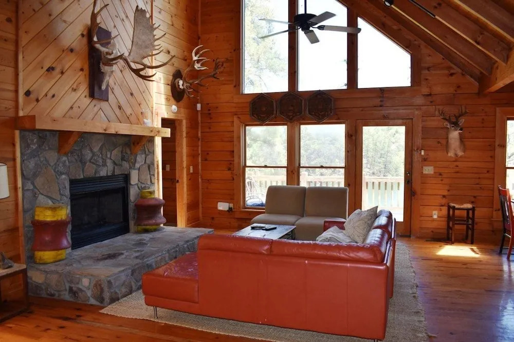 Lakeside Lodge
