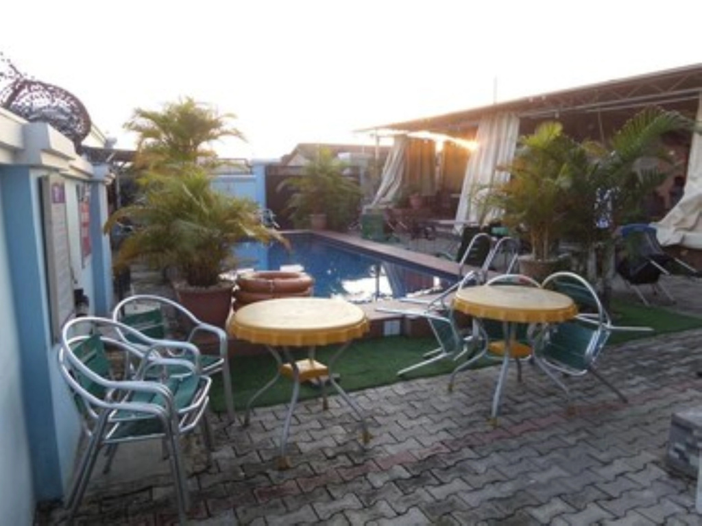 Отель Alheri Suites