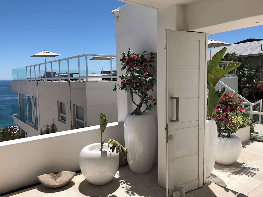YOLO Spaces - Clifton Private Beach Villa