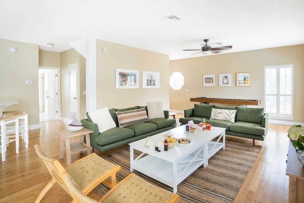 Hourglass by Avantstay Chic Beach Getaway w/ Pool & Two Large Balconies
