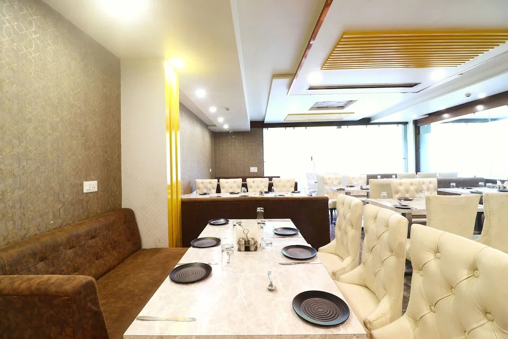 Hotel Taj Venture By Park Tree