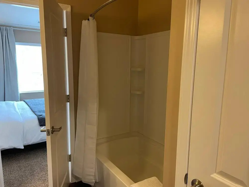 Cozy Dublin Penthouse 2BR W D Wifi
