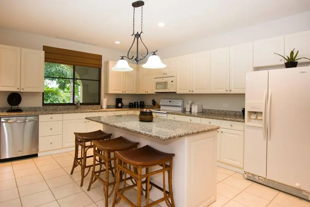 Extra-large 1 Bedroom 2nd Floor Luxury at Pacifico