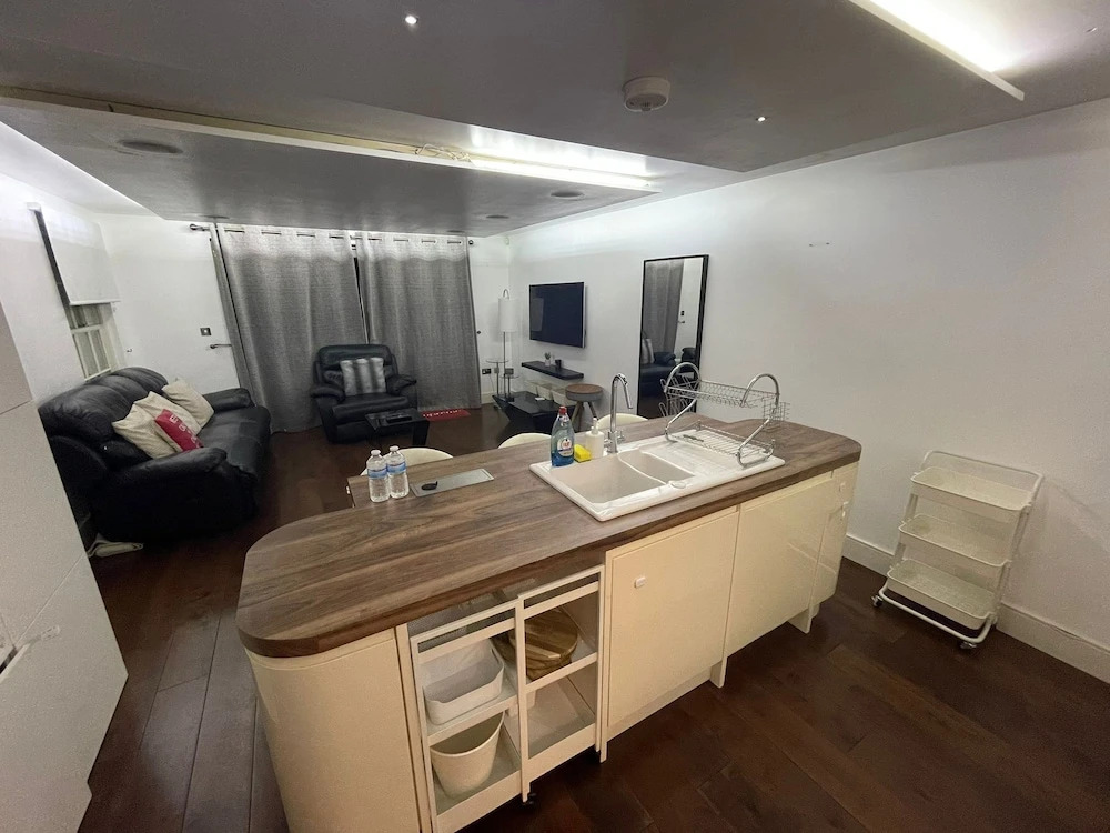 Lovely 2-bed Apartment in Brixton Central Location