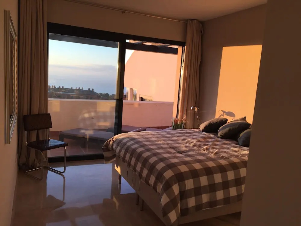Superb SEA & Sunrise Luxurious Apartment