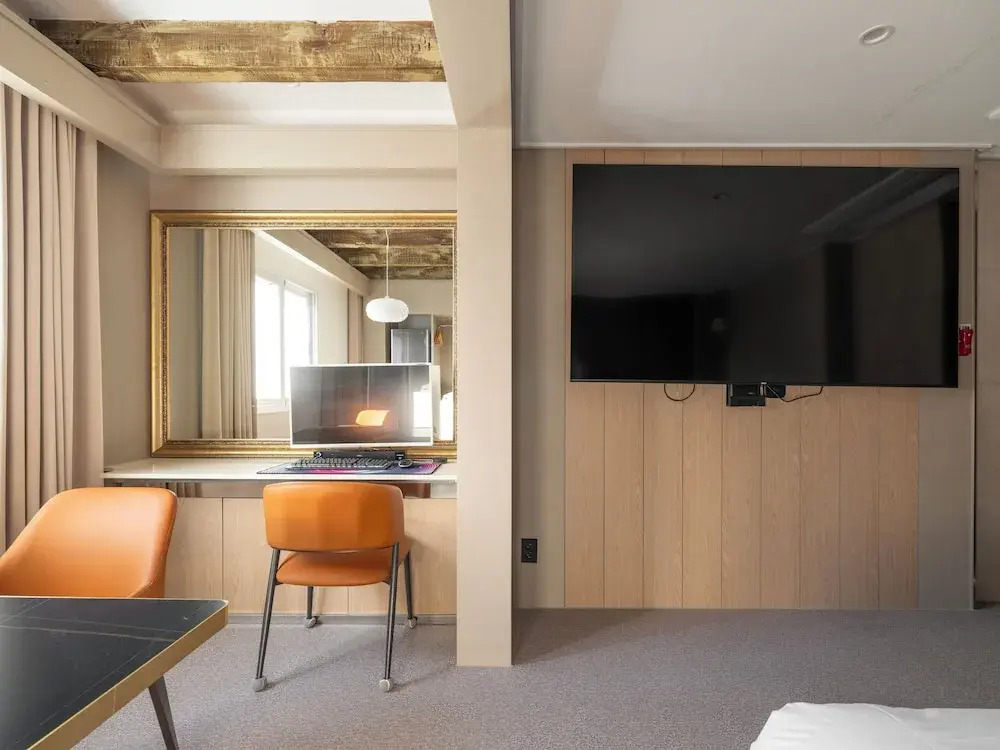 Urban Brown Hotel
