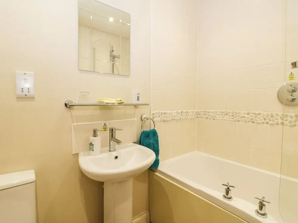 Puffin Lodge - Part of the The Bay Filey Holiday Village with pool, gym and direct beach access, pub, restaurant, tennis and meadows walks