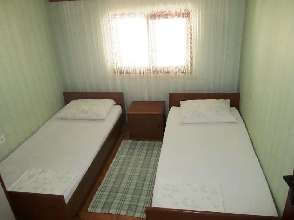 Apartment Roza near Sandy Beach