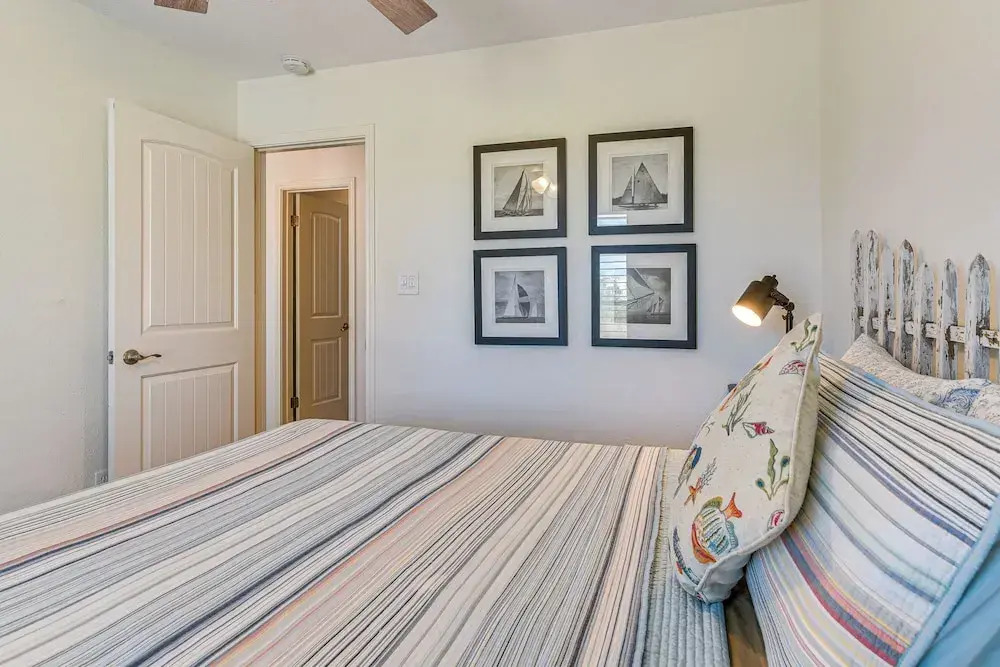 Ocean-view Beach House in Galveston, Dogs Welcome!