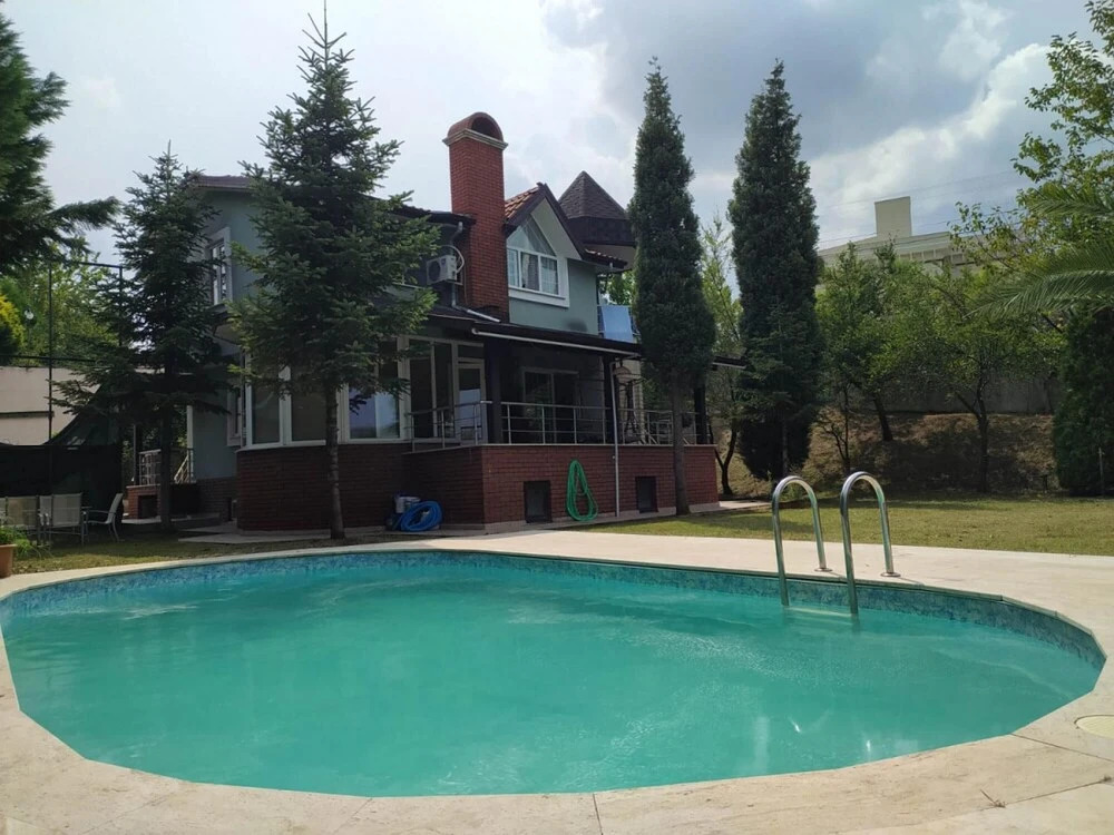 Cozy Home With Pool and Fireplace in Sapanca