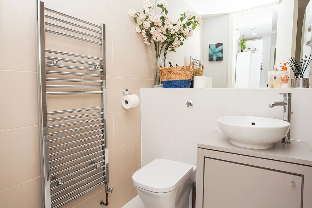 1 Bedroom Garden Apartment Near Gloucester Road Station
