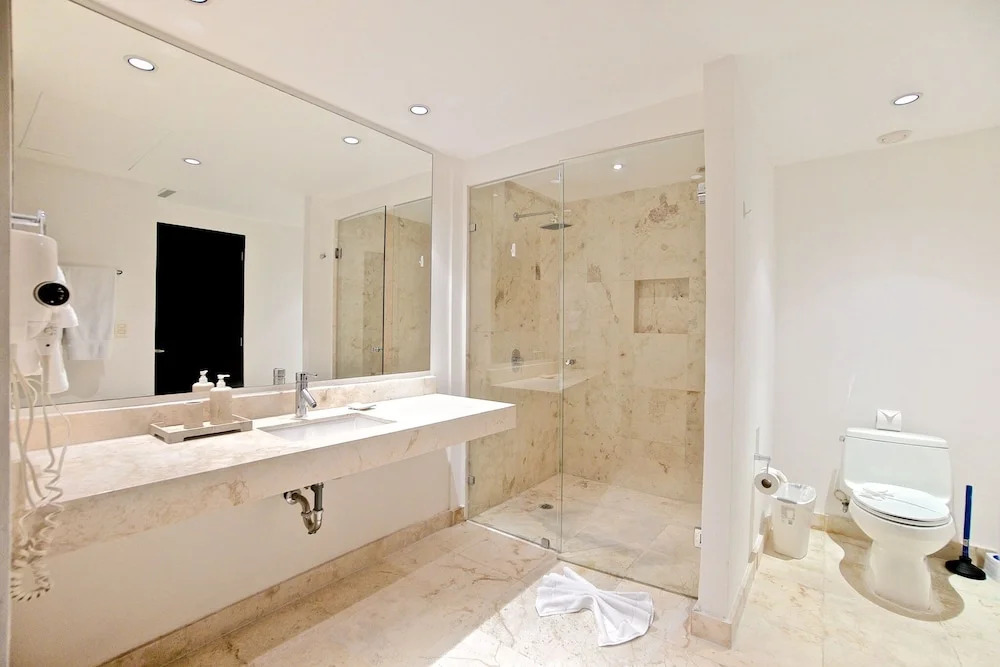 Elements Penthouse 14 3 Bedroom Condo by RedAwning
