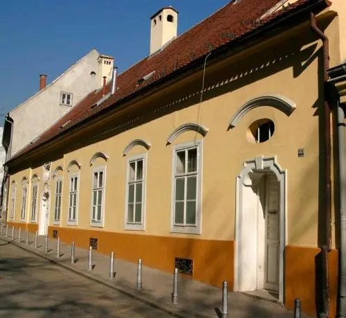 Upper Town Rooms