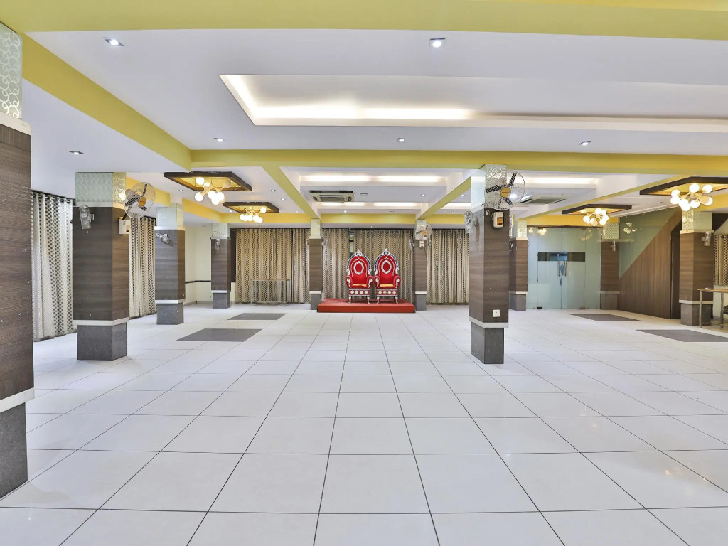 Capital O 11491 Hotel Santro