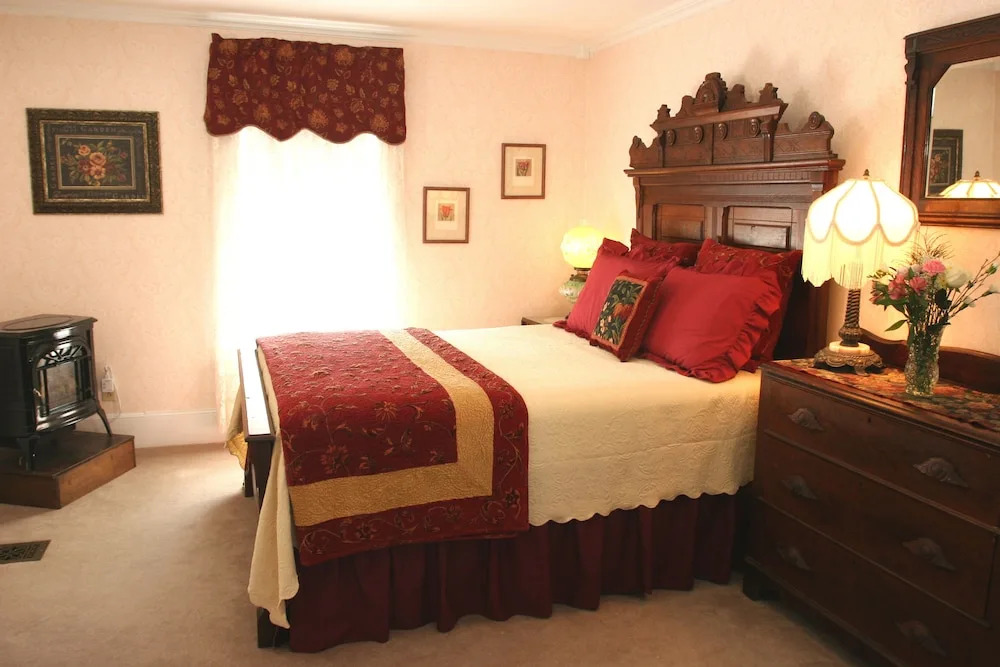 Isaiah Jones Homestead Bed and Breakfast