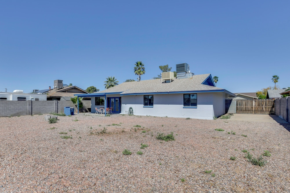 Near Innovation Corridor: Phoenix Home w/ Patio