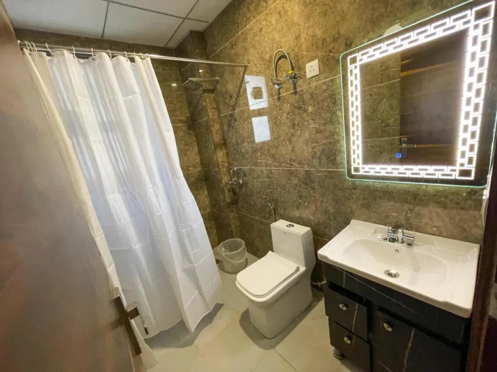 1 BR Boutique stay in Golf Course Road, Gurgaon (04AF), by GuestHouser