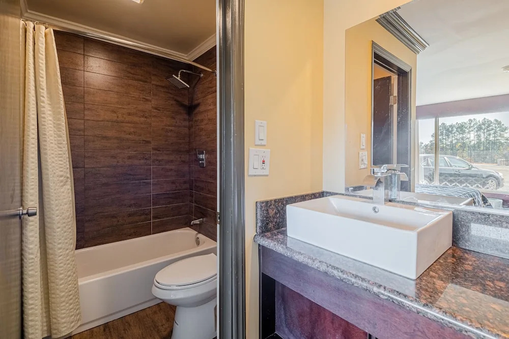 Crewe Boutique Inn