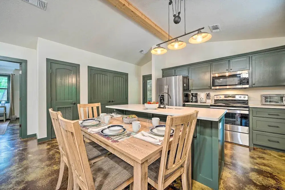 Quiet & Peaceful Hochatown Cabin w/ Hot Tub!