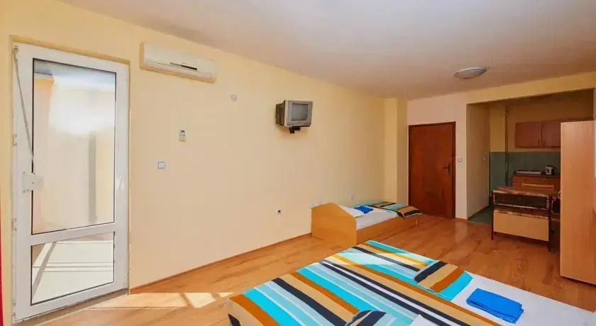 Evi Apartments 2