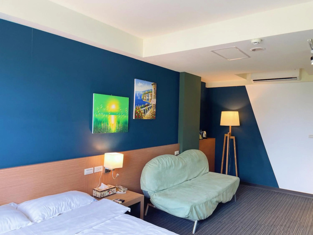 Breeze and Waves Hostel