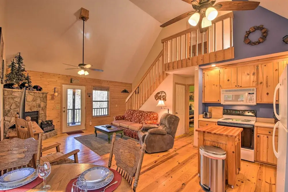 Family-friendly Cabin ~ 1 Mile to Hike & Swim!