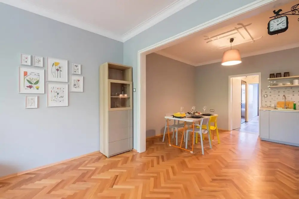 FM Deluxe 1-BDR Apartment - Style Meets Charm