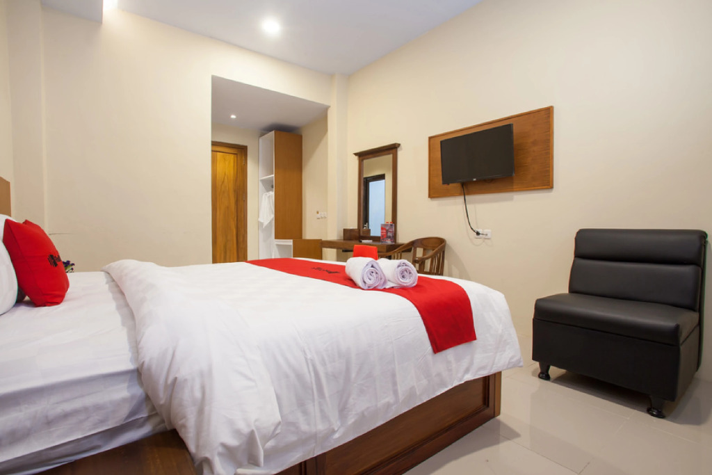 RedDoorz Premium @ Jalan Cengkeh Malang