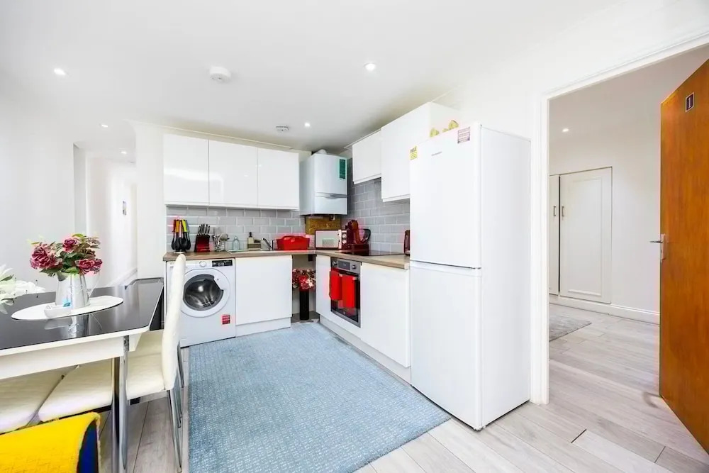 3 Bed 3 Bathroom Flat in Kensington B