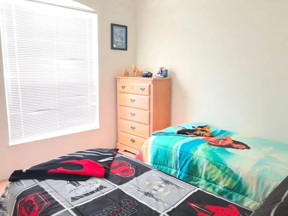 4 Bedroom Pool Home near Disney by Dreams VR